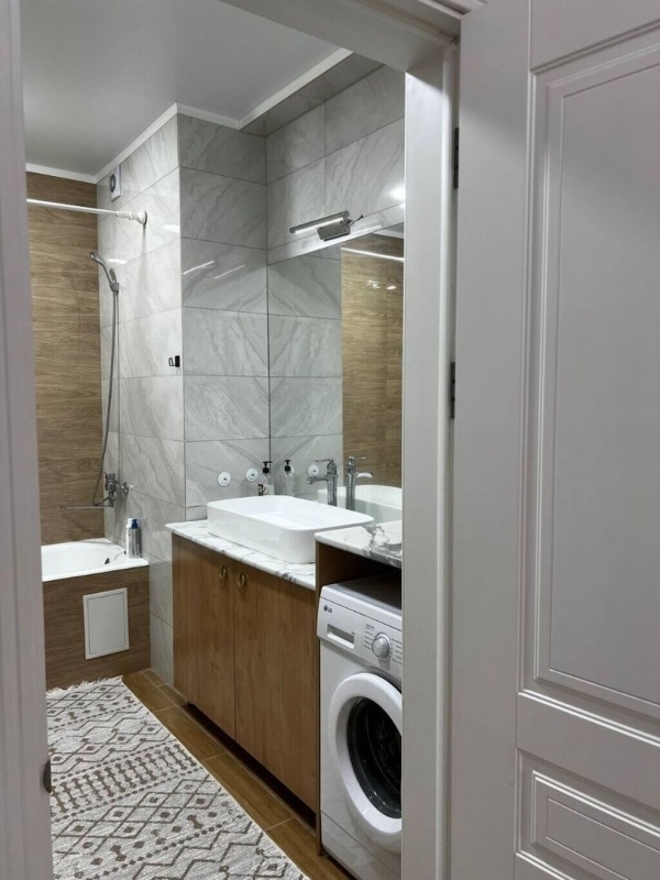 Продаю 3-к квартиру (104 м²) в Бишкеке