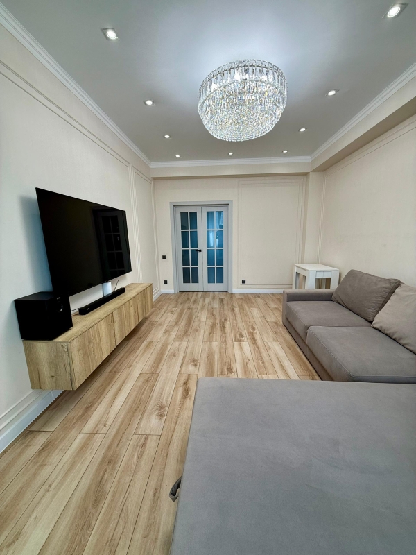 Продаю 3-к квартиру (102 м²) в Бишкеке