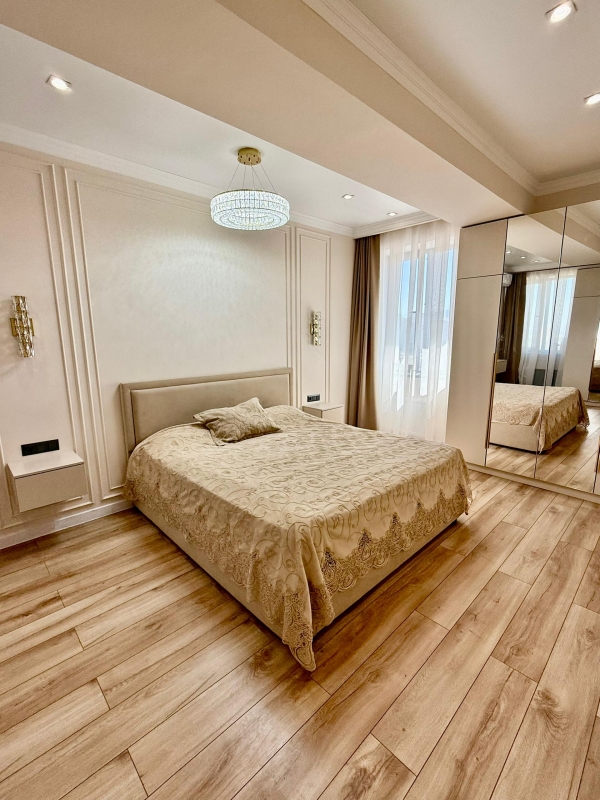Продаю 3-к квартиру (102 м²) в Бишкеке