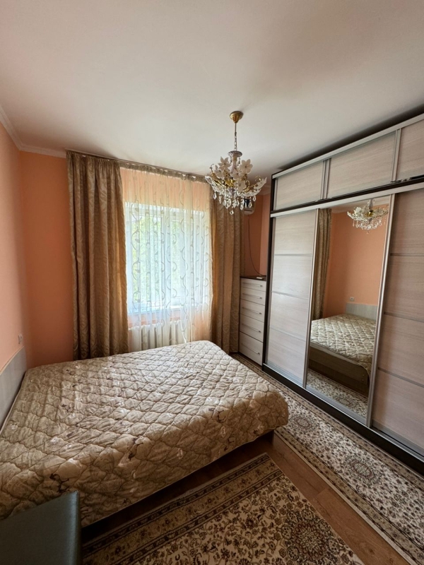 Продаю 4-к квартиру (74 м²) в Бишкеке