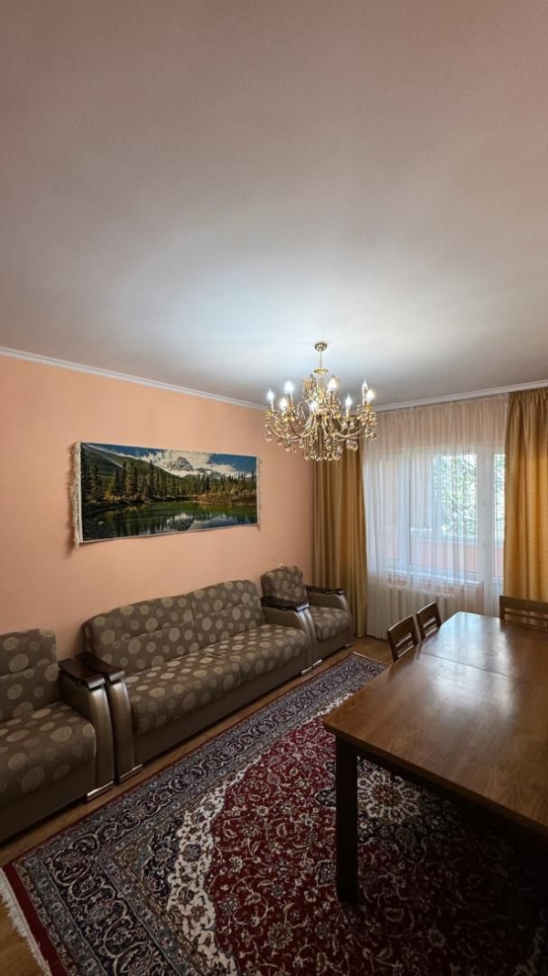Продаю 4-к квартиру (74 м²) в Бишкеке