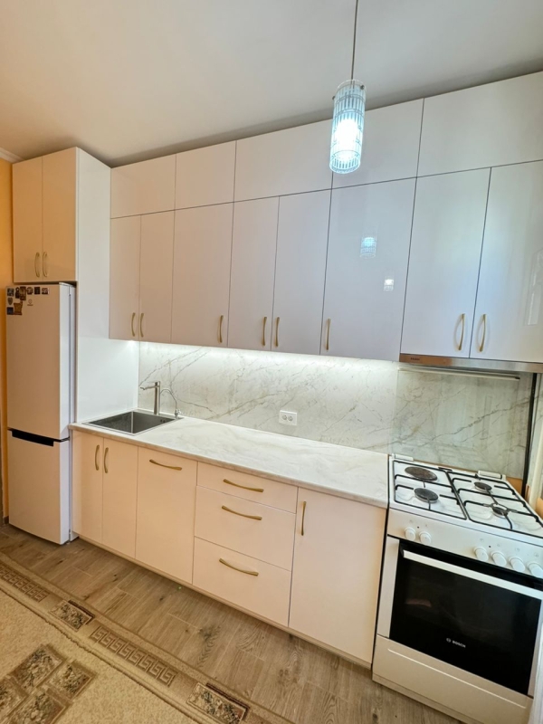 Продаю 4-к квартиру (74 м²) в Бишкеке