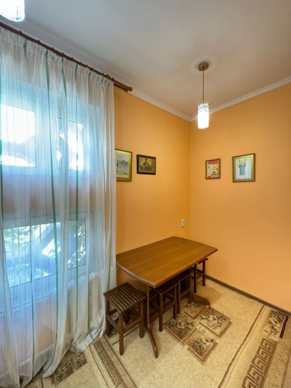 Продаю 4-к квартиру (74 м²) в Бишкеке