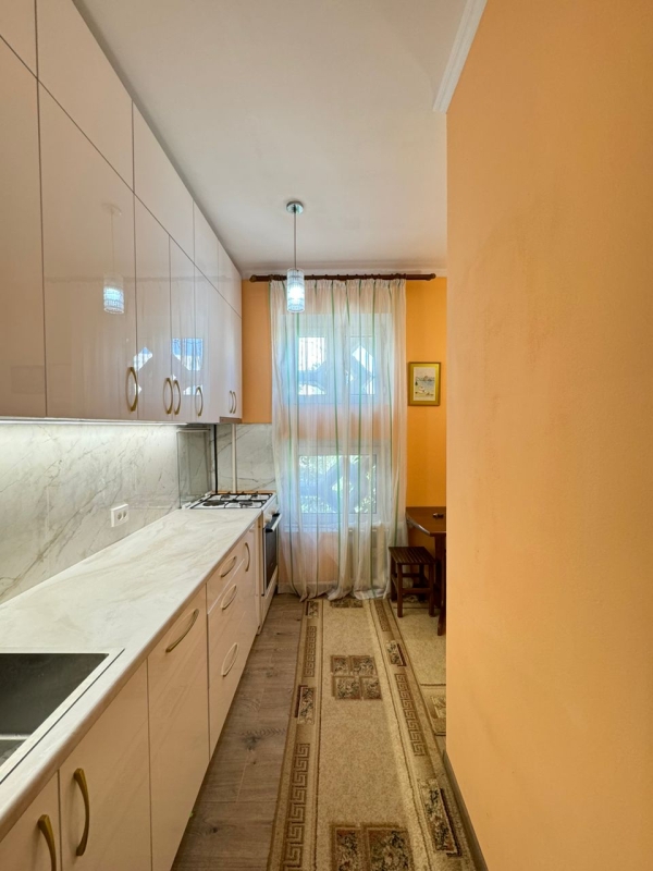 Продаю 4-к квартиру (74 м²) в Бишкеке