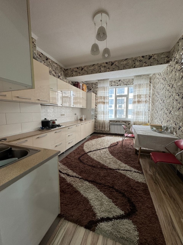 Продаю 3-к квартиру (106 м²) в Бишкеке