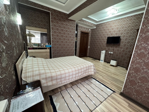 Продаю 3-к квартиру (106 м²) в Бишкеке