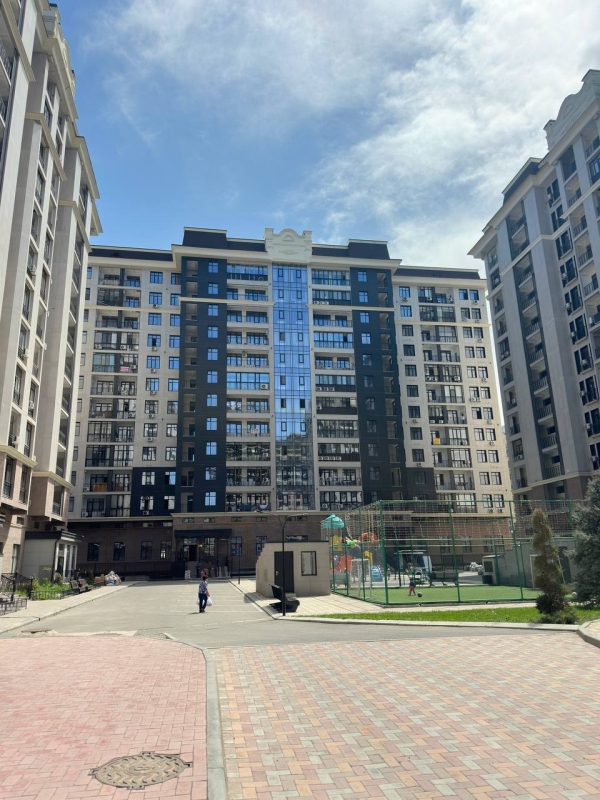 Продаю 4-к квартиру (167 м²) в Бишкеке