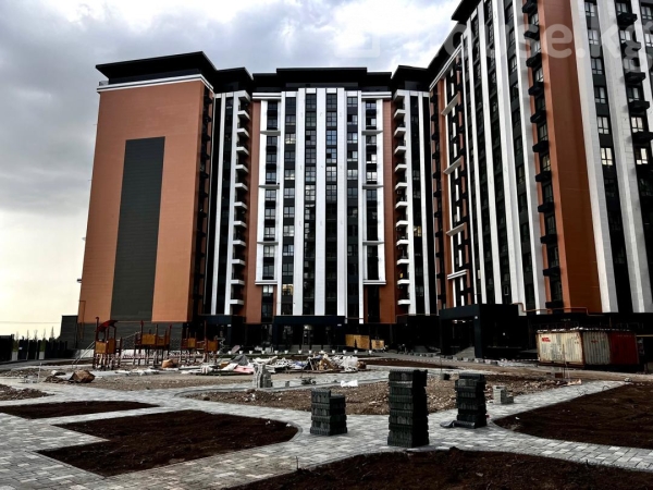 Продаю 4-к квартиру (138 м²) в Бишкеке