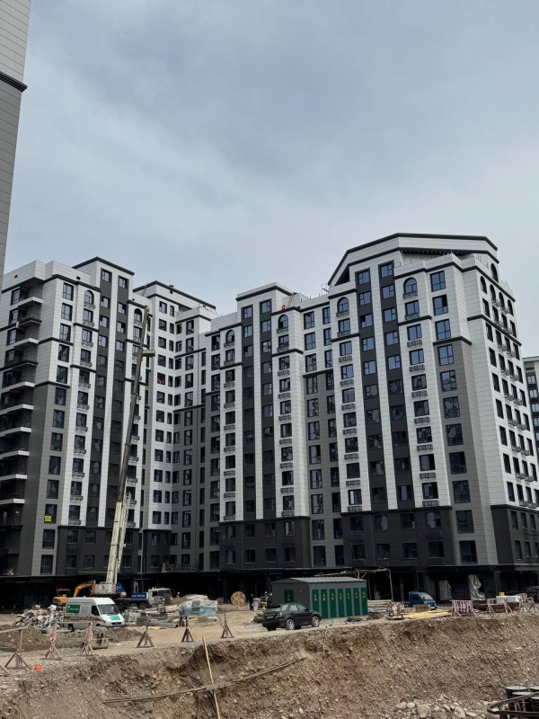 Продаю 3-к квартиру (104 м²) в Бишкеке