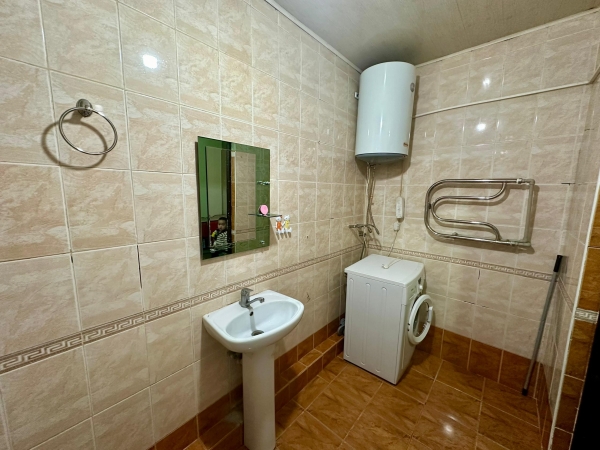 Продаю 12-к квартиру (49 м²) в Бишкеке