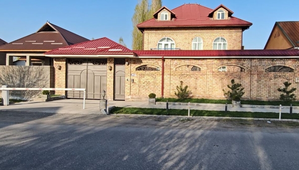Продаю 6-к дом (212 м²) в Джалал-Абаде