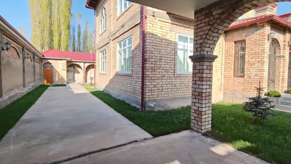 Продаю 6-к дом (212 м²) в Джалал-Абаде