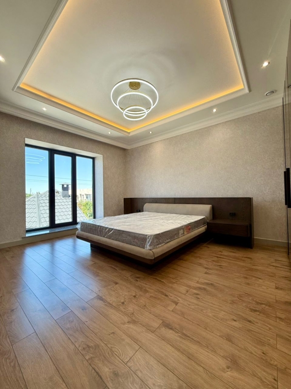 Продаю 8-к дом (270 м²) в Бишкеке