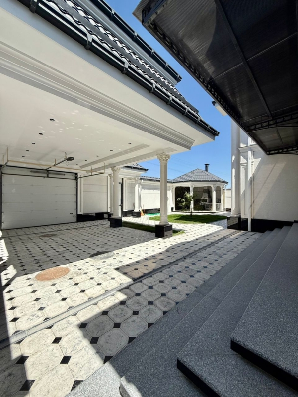 Продаю 8-к дом (270 м²) в Бишкеке