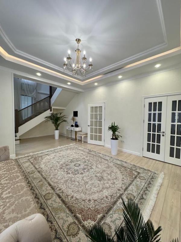 Продаю 4-к дом (200 м²) в Бишкеке