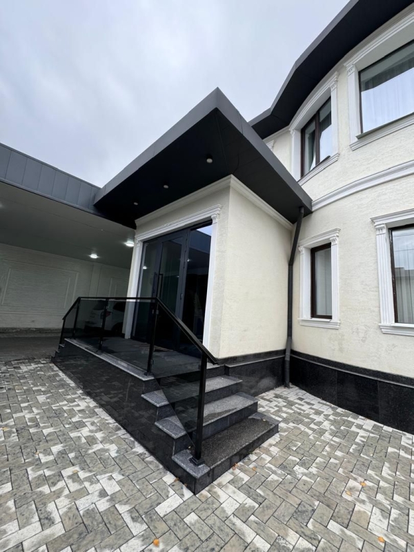 Продаю 4-к дом (200 м²) в Бишкеке