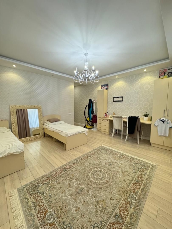 Продаю 4-к дом (200 м²) в Бишкеке
