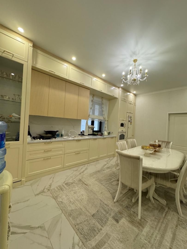 Продаю 4-к дом (200 м²) в Бишкеке