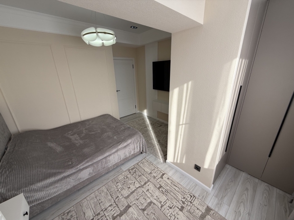 Продаю 2-к квартиру (56 м²) в Бишкеке