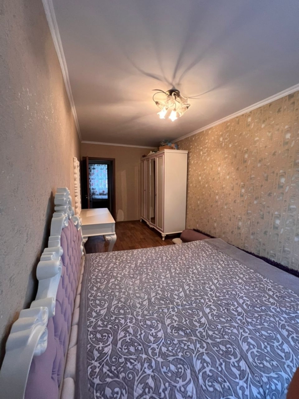 Продаю 3-к квартиру (58 м²) в Бишкеке