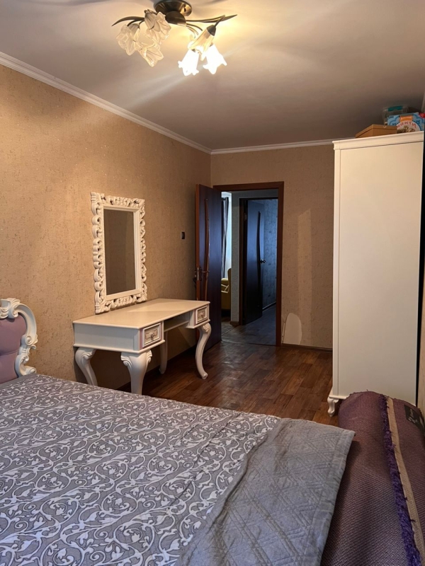 Продаю 3-к квартиру (58 м²) в Бишкеке