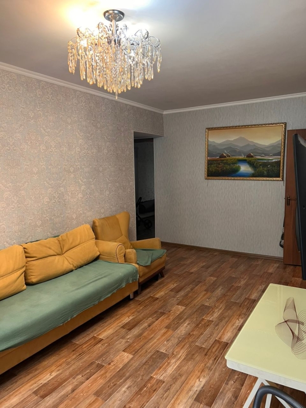 Продаю 3-к квартиру (58 м²) в Бишкеке