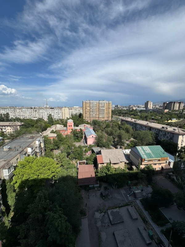 Продаю 2-к квартиру (58 м²) в Бишкеке