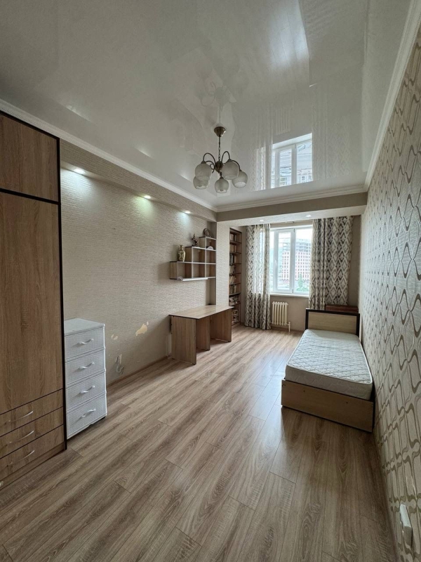 Продаю 3-к квартиру (118 м²) в Бишкеке