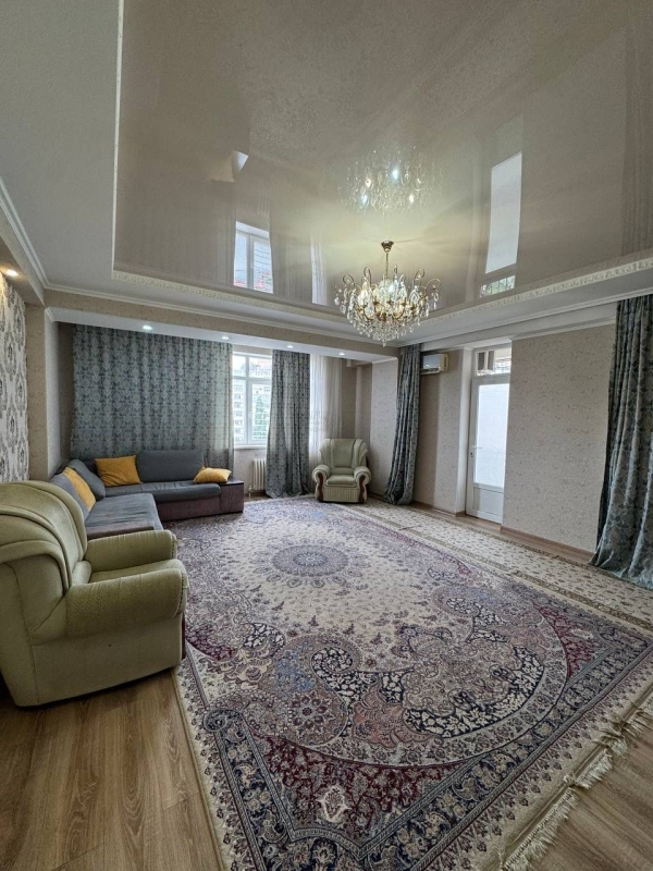 Продаю 3-к квартиру (118 м²) в Бишкеке
