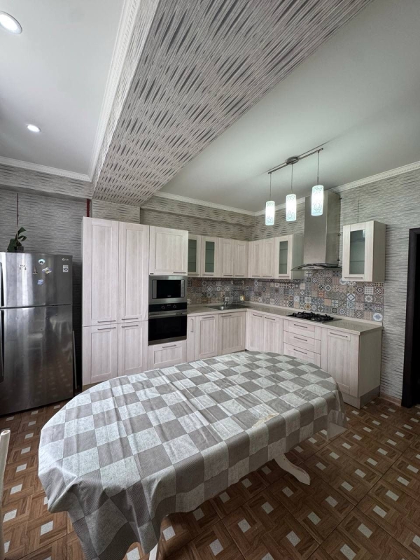 Продаю 3-к квартиру (118 м²) в Бишкеке