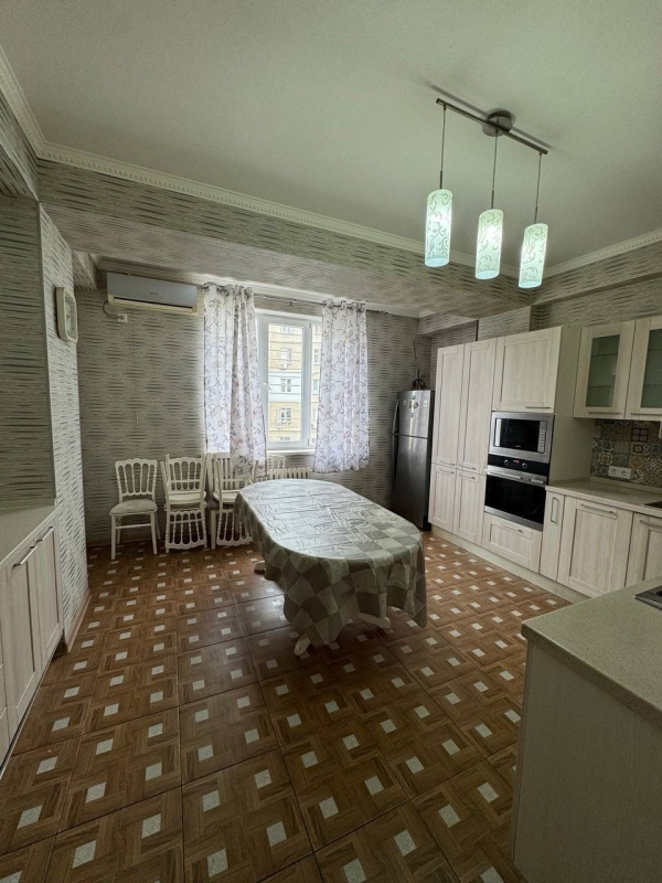 Продаю 3-к квартиру (118 м²) в Бишкеке