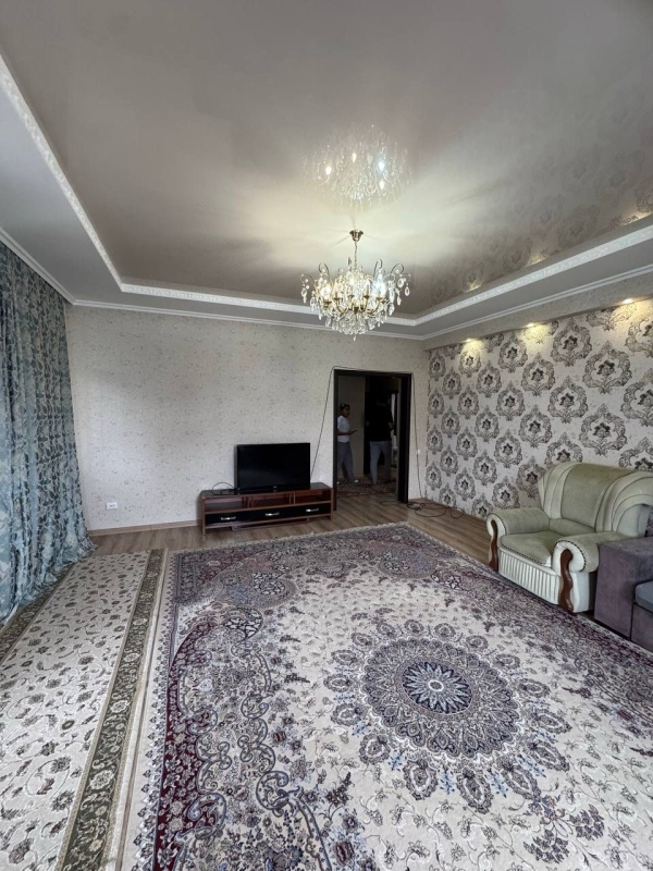 Продаю 3-к квартиру (118 м²) в Бишкеке