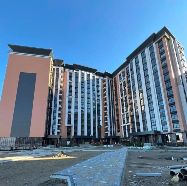 Продаю 4-к квартиру (131 м²) в Бишкеке
