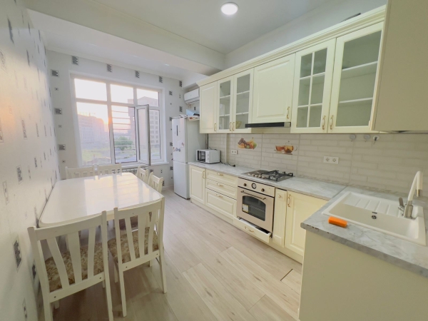 Сдаю 3-к квартиру (100 м²) в Бишкеке