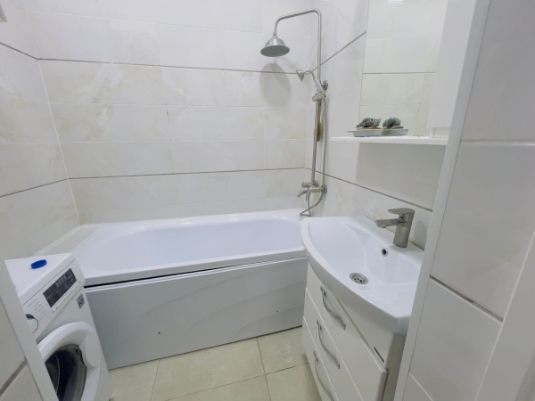 Сдаю 3-к квартиру (100 м²) в Бишкеке