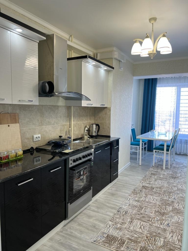 Сдаю 3-к квартиру (90 м²) в Бишкеке