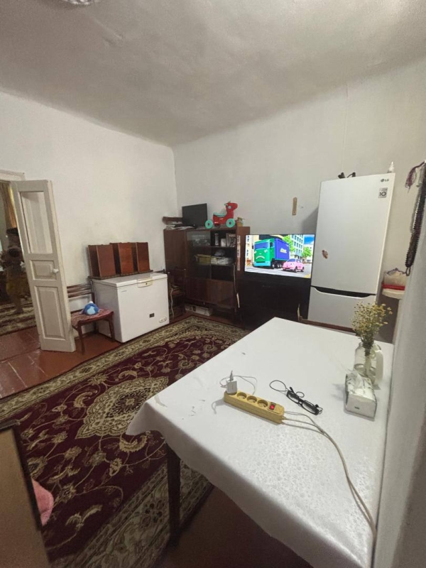 Продаю 3-к квартиру (50 м²) в Бишкеке