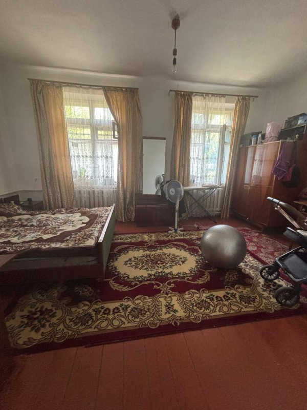 Продаю 3-к квартиру (50 м²) в Бишкеке