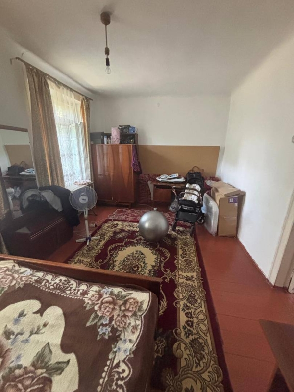 Продаю 3-к квартиру (50 м²) в Бишкеке