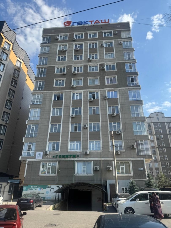 Продаю 3-к квартиру (104 м²) в Бишкеке