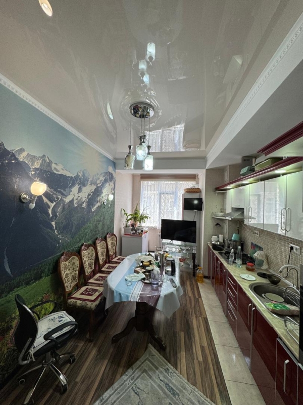 Продаю 3-к квартиру (104 м²) в Бишкеке