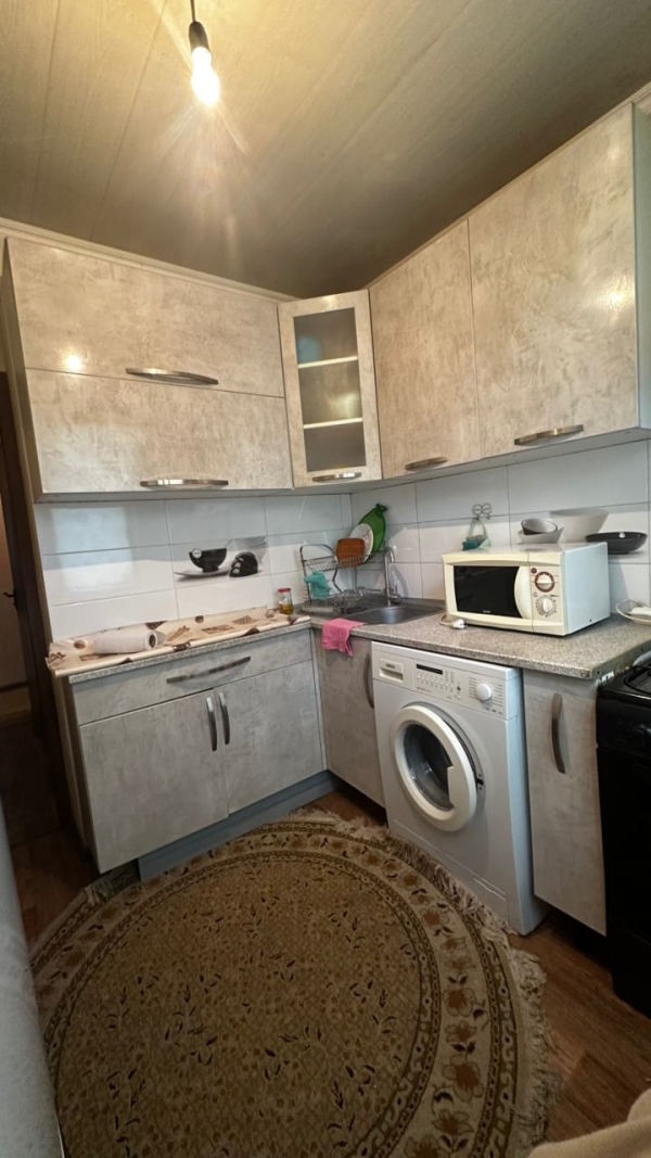 Продаю 3-к квартиру (58 м²) в Бишкеке