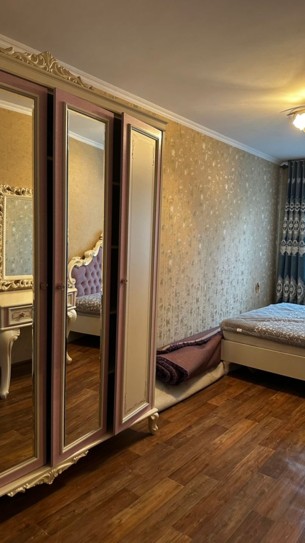 Продаю 3-к квартиру (58 м²) в Бишкеке