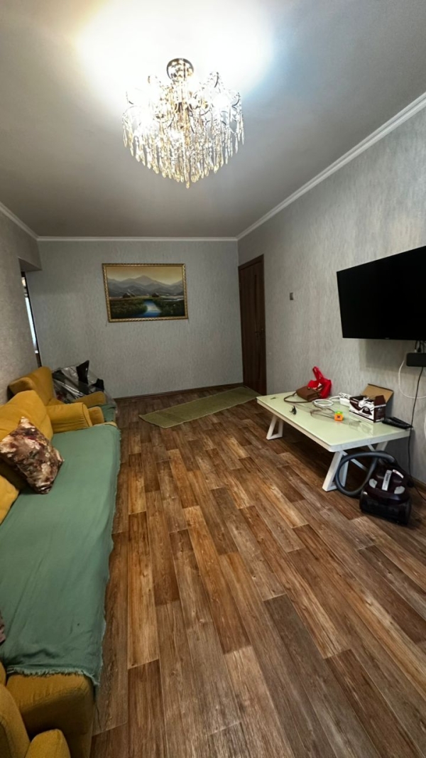 Продаю 3-к квартиру (58 м²) в Бишкеке
