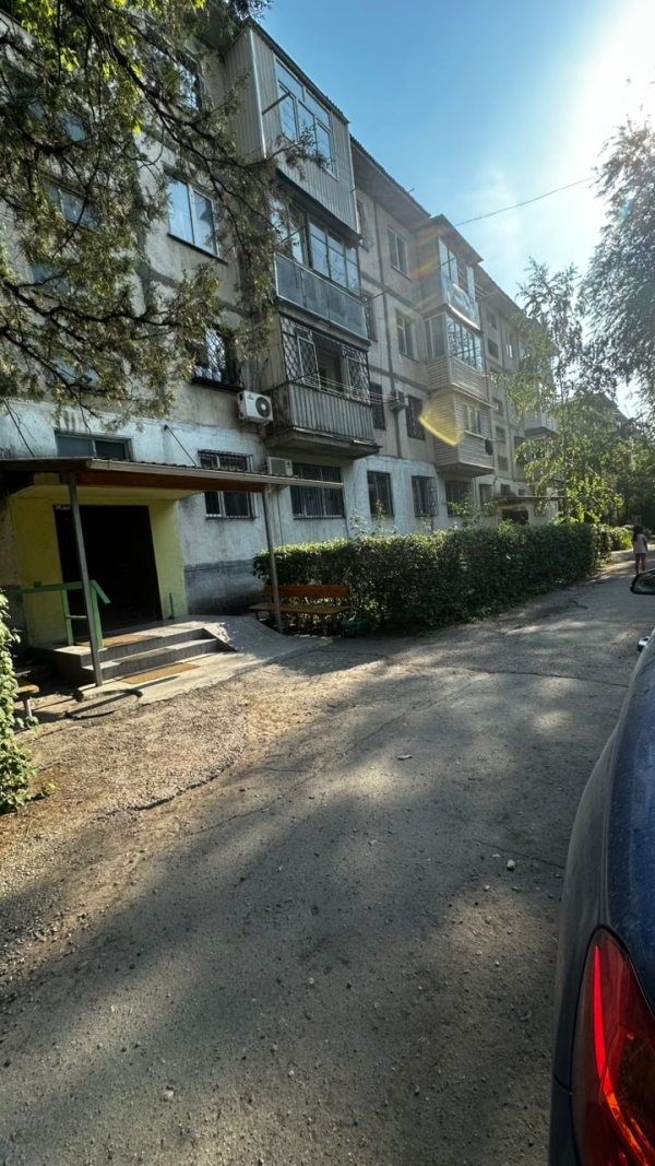 Продаю 3-к квартиру (58 м²) в Бишкеке