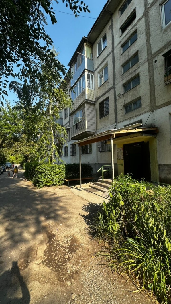 Продаю 3-к квартиру (58 м²) в Бишкеке