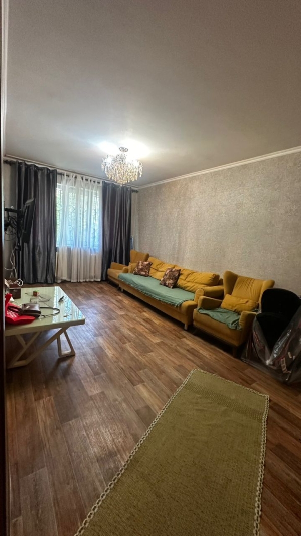 Продаю 3-к квартиру (58 м²) в Бишкеке