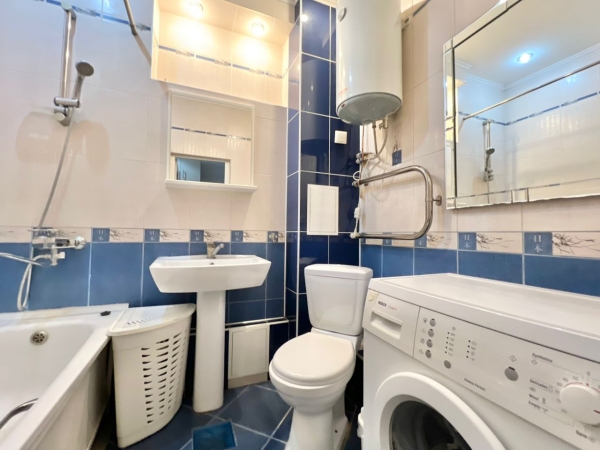 Продаю 2-к квартиру (45 м²) в Бишкеке
