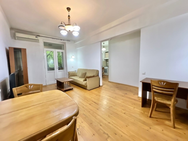 Продаю 2-к квартиру (45 м²) в Бишкеке