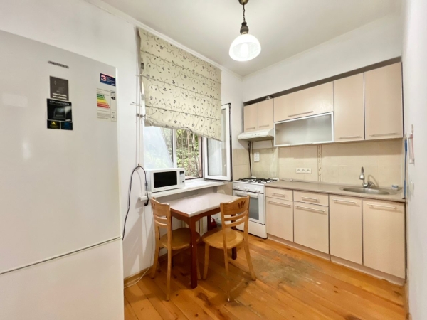 Продаю 2-к квартиру (45 м²) в Бишкеке